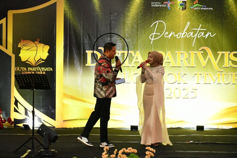 Bupati Drs. H. Haerul Warisin, M.Si Menyanyikan Lagu “Kau Cantik Hari Ini - LOBOW” dalam Acara Duta Pariwisata Lombok Timur 2025 (Dok. Pribadi)